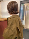 外ハネボブ　ショートボブ　ブラウンカラー　切りっぱなしボブ