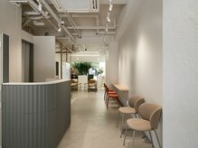 サラ(sara)の雰囲気（広々とした店内！天井も高く圧迫感がありません！）