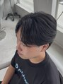 ホワイト(WHITE) ナチュラルな毛流れのセンターパート