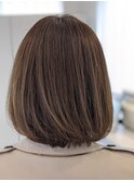 美髪カラーのアッシュベージュ ボブ