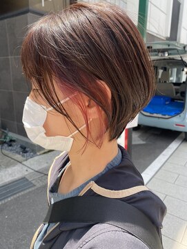 レブル(Re BuLL) ショートボブ、イヤリングカラー