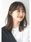 ミディアム　暗髪ベージュ　顔まわりレイヤー　グレージュカラー