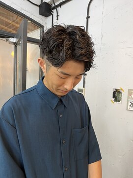 カノア(kanah) スパイラルパーマカルマパーマセンターパートメンズカットパーマ