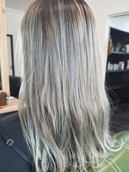 ≪白髪を隠すのではなく活かす・・・≫大人女性のための上品な白髪ぼかし＊エイジングのお悩みを解決！