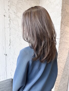 ペネロープ(Penelope) ロングレイヤー/透明感カラー/イルミナカラー/白髪ぼかし