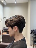 センターパートウルフ　ダウンパーマ　韓国メンズヘア