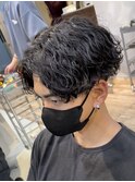 センターパート波巻きスパイラルパーマメンズ刈り上げフェード