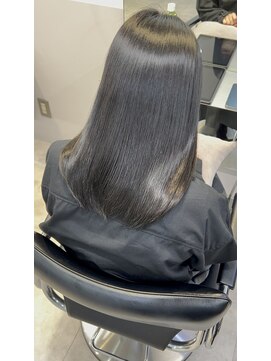 メルバイグラフ 梅田(mel by GRAFF) 「縮毛矯正を活かした艶やかロングスタイルの魅力」