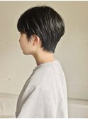 耳かけショートカットの黒髪ヘア/くびれショート/丸みショート