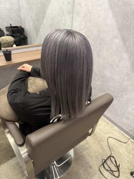 ネウィ 宮崎店(newi) 透明感シルバー　ダブルカラー　艶ストレートボブ