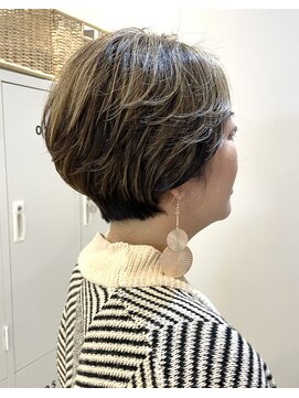 ホーミー(hommy) ハイライトショートボブ