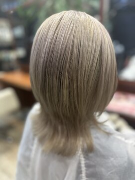 ホワイトグレージュカラー