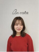 アンラタ(anrata)&nbsp;大人可愛いミディアムレイヤーカット×透明感グレージュベージュ