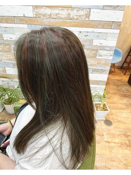 ハウオリ ヘアーワークス(Hauoli hair works) シースルーハイライト×カーキジェイド×グレージュ