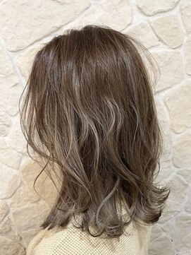 アムネシア たまプラーザ(AMNESIA) ふんわりミディアム/ハイライト/バニラベージュ