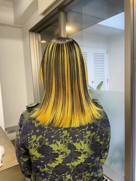 レコ 渋谷(LECO) イエローとブラックのアンブレラカラー