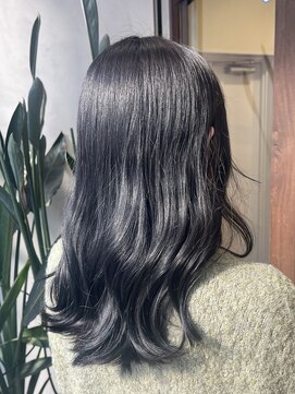 アン(Hair make un) ブルーブラック