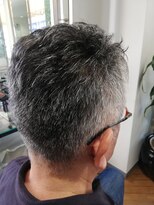 山野愛子分室 ジェフヘアースタジオ&nbsp;シザーカットで仕上げるメンズ刈り上げ