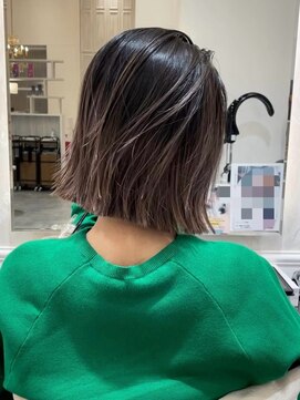 ティディ(Tidi) ヘイリーボブ/切りっぱなしボブ/ハイライトカラー/豊中庄内