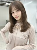 レイヤーカット　ミディアムレイヤー　ベージュカラー