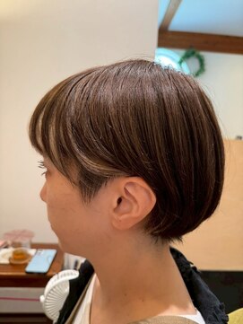 ショートボブインナーカラーイヤリングカラー代官山中目黒