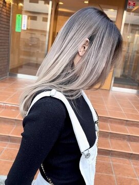 シェルヴ(XELVE) レイヤーカットバレイヤージュハイライトミルクティーグレージュ