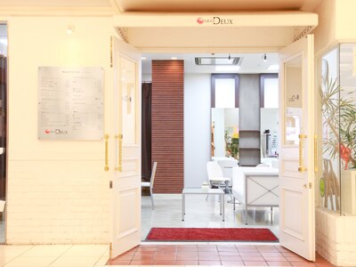 奈良駅すぐのホテル1階にあるGRAN DEUXゆっくりと過ごせる空間。