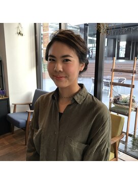 ノーリタ(noLita) ラフな質感の編み込みアップ