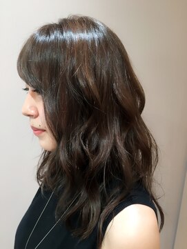 ロンド ブランシュ 錦糸町北口(Lond blanche) 【blnche 柴田彩香】　ランダムウェーブが可愛いネイビーミディ