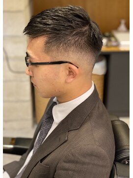 フランクスバーバー アンド ビアークラブ(FRANK'S BARBER and BEER CLUB) ショートレイヤーワイルドツーブロックテクノフェード