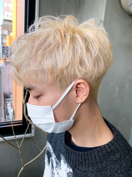 テトヘアー(teto hair) メンズカット、ホワイトブロンド、プラチナブロンド