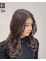 アンダーバーホワイト 西宮店(_WHITE) センターパート　カッコ可愛い系ロング