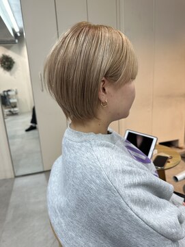 ミィ 浦和(mee) 【mee.】ヤジマ　ハイトーン　耳掛けショート♪