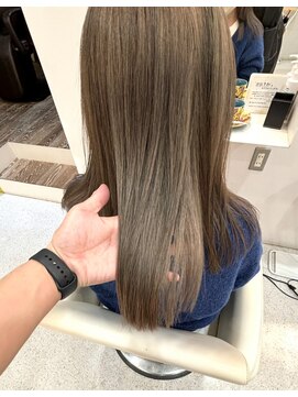 リップス デリコ(LIPS derico) 【白髪ぼかしハイライト】　 施術前の写真は右にスワイプ