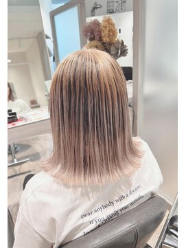 ブロッサム 保谷(Blossom) 透明感カラー★ハイライトミルクティーベージュ外ハネボブ