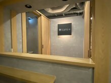 カミプラス(kami+)の雰囲気（高槻市のヘッドスパと髪質改善専門店の受付）