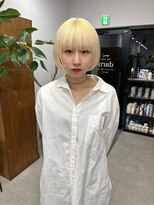 ダーツサンジョウ(DARTS sanjyo) 透明感際立つハイトーンミニボブ