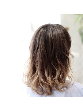 ジウ 上通り(JIU) 耳かけくすみカラー☆グラデーションカラー×クリーミーベージュ