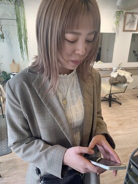 グラム(glam) 顔周りレイヤー+ぱっつんボブ