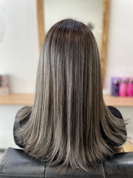 ラビス クローバー(Lovis clover) ミディアムヘア デザインカラー シルキーベージュ