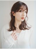 マロンベージュ　ウェーブ巻きアレンジ　ミディアムレイヤー