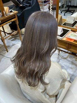 スペックホルダーミミ(Spec Holder mimi) くすみグレージュ×柔らかウェーブ