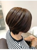 白髪ぼかしハイライトのショートボブスタイル
