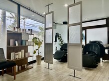 【完全マンツーマン施術】一人のスタイリストが仕上げまで担当するので落ち着いて施術を受けられる☆