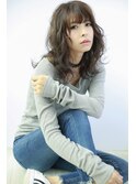 ネイビーカラーと相性のいい波ウェーブヘア