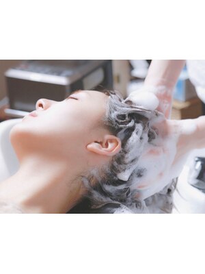 【大人のためのヘア&スパサロン】日本人が好む「禅」の香りに包まれて、髪・頭皮・心まで癒し&ケアします。