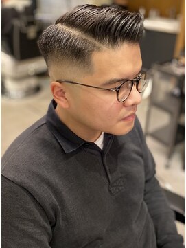 フランクスバーバー アンド ビアークラブ(FRANK'S BARBER and BEER CLUB) サイドパートショートかき上げワイルドアップバング