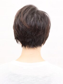 アップルーツ(Uproutes)の写真/《小田原駅徒歩2分》乾かすだけでまとまる！シルエットが綺麗な上品ショートヘアをご提案♪