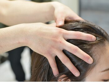 ハープット 府中けやき並木店(HearPut)の写真/当店のヘッドスパは肩までのマッサージ付き☆ケミカルクレンジングで付着物を除去し、しなやかな素髪へ♪