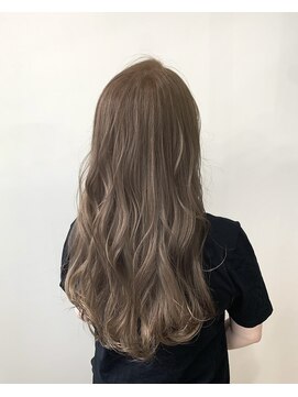 ホワイト 梅田(white) 透明感★ミルクティーグレージュ